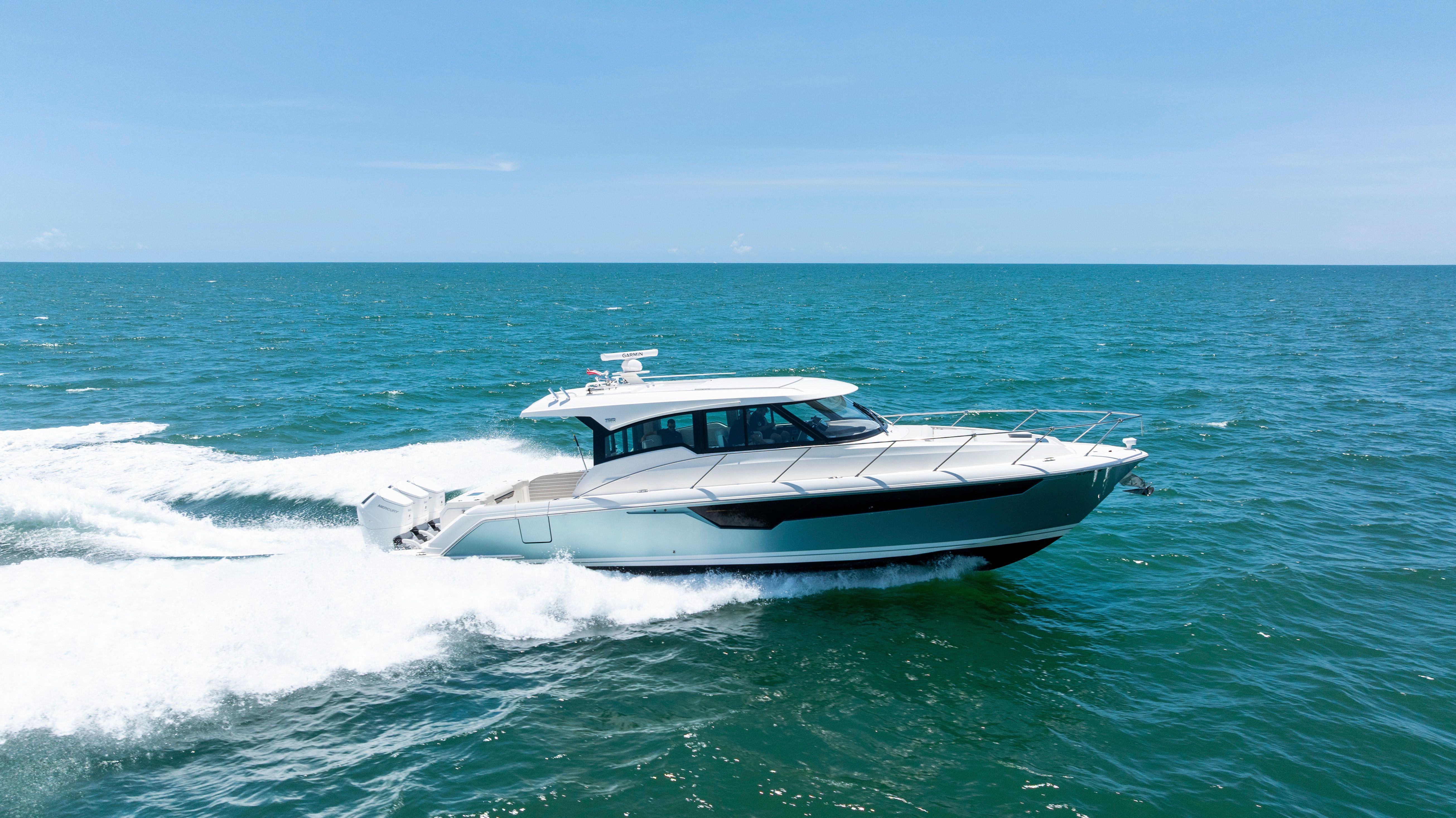2025 TIARA YACHTS 48 LE - Image 6