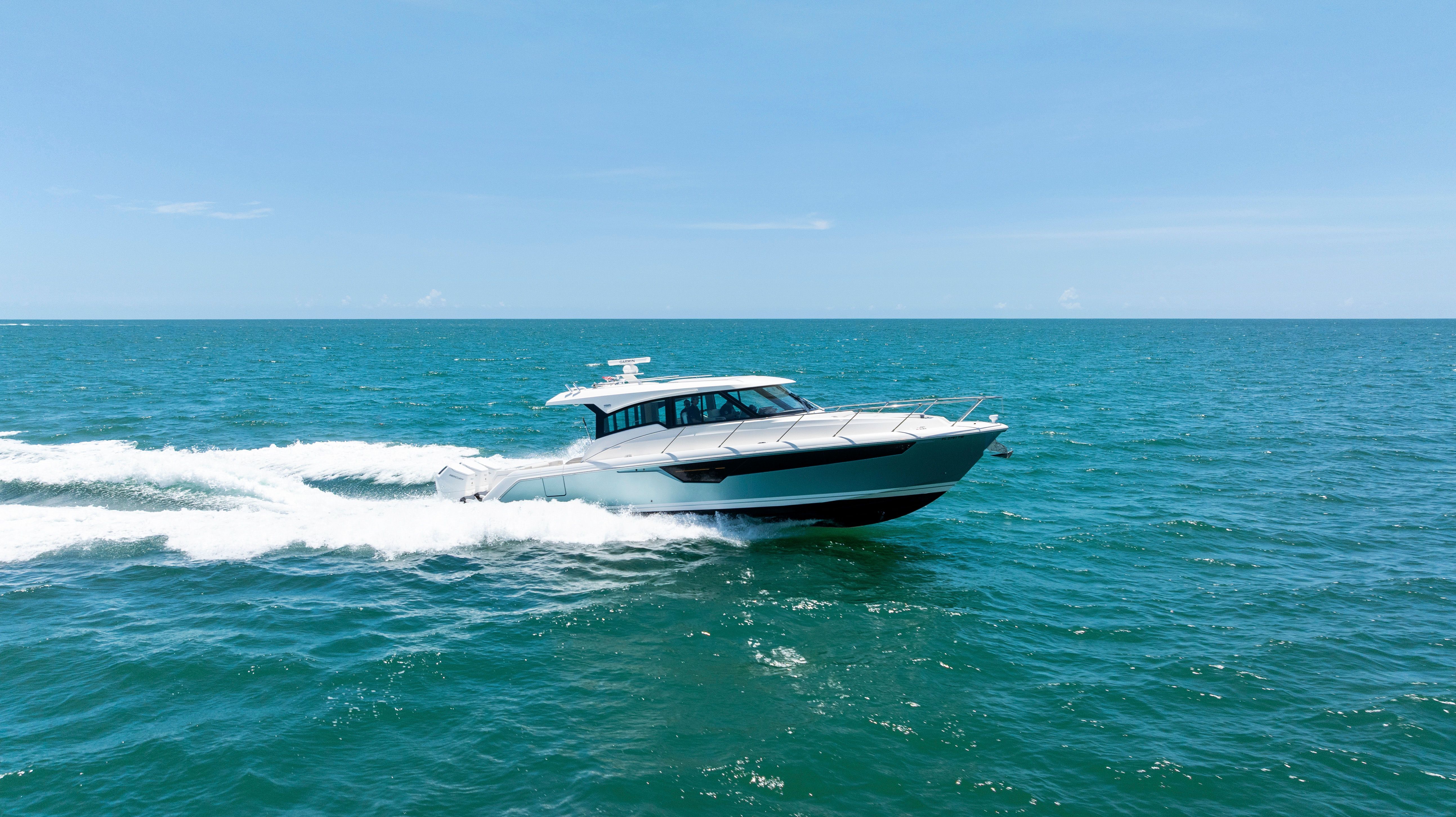 2025 TIARA YACHTS 48 LE - Image 3