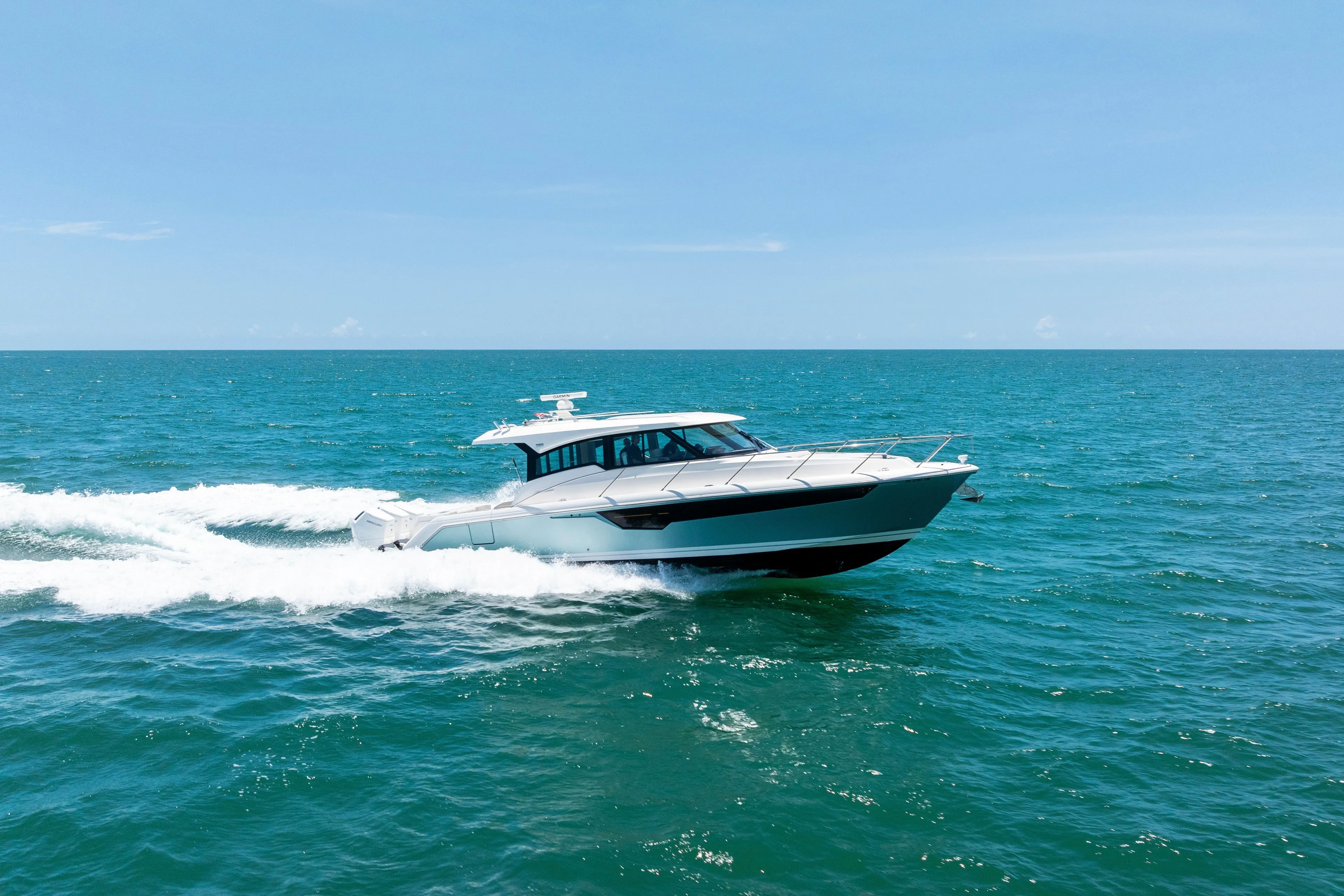 2025 TIARA YACHTS 48 LE - Image 3