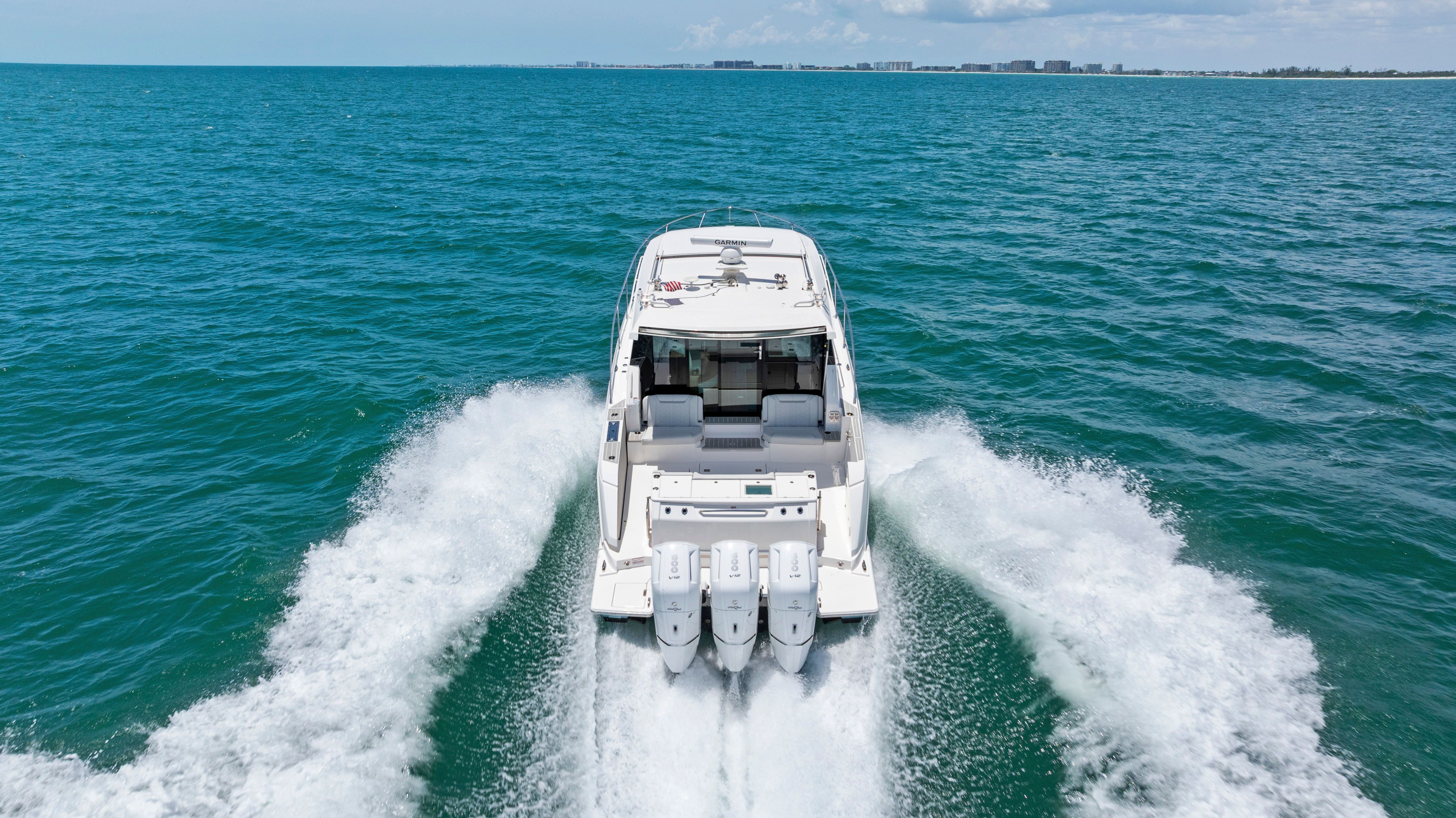 2025 TIARA YACHTS 48 LE - Image 4