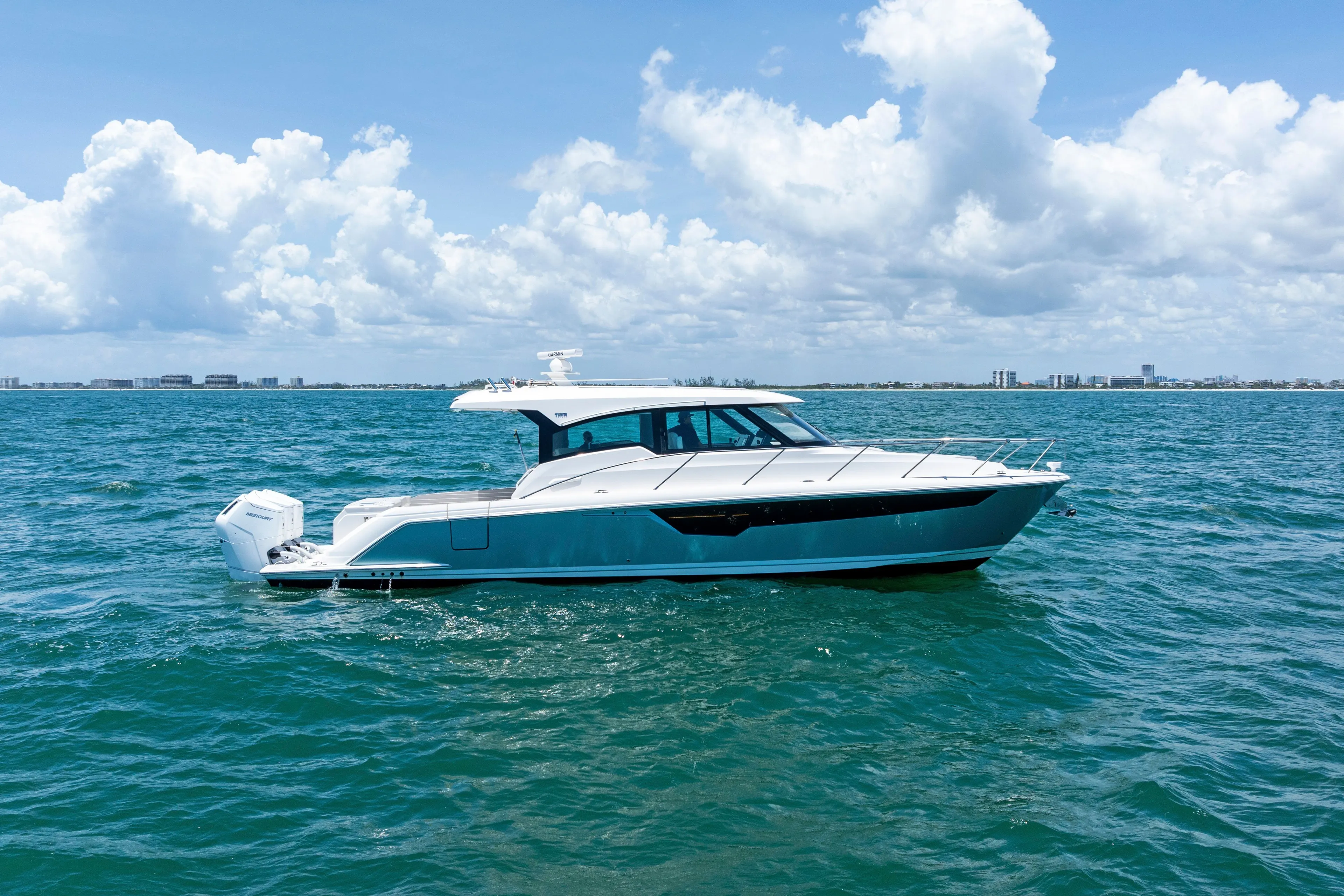 2025 TIARA YACHTS 48 LE - Image 1