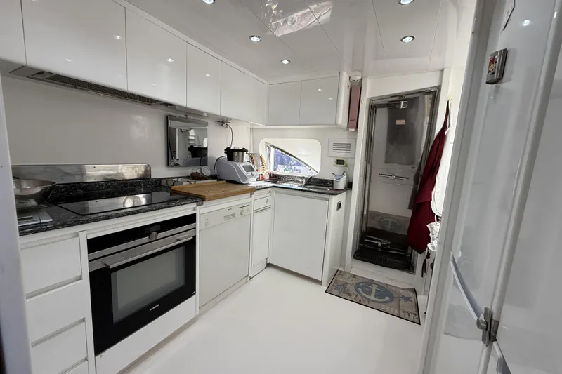 Sikoy Yacht Photos Pics FALCON 86 - 2001 - FLYBRIDGE - USED BOAT