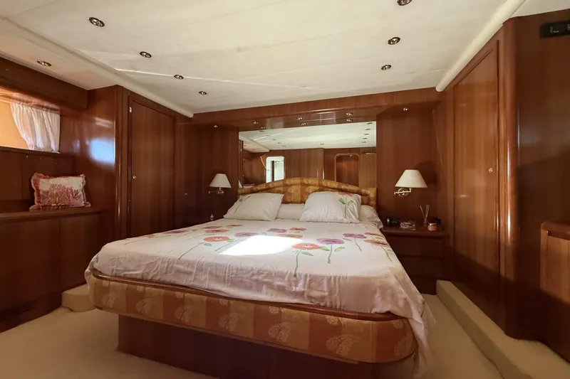 Sikoy Yacht Photos Pics FALCON 86 - 2001 - FLYBRIDGE - USED BOAT