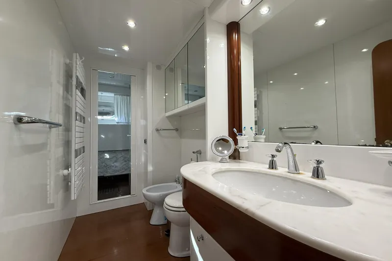 Sikoy Yacht Photos Pics FALCON 86 - 2001 - FLYBRIDGE - USED BOAT