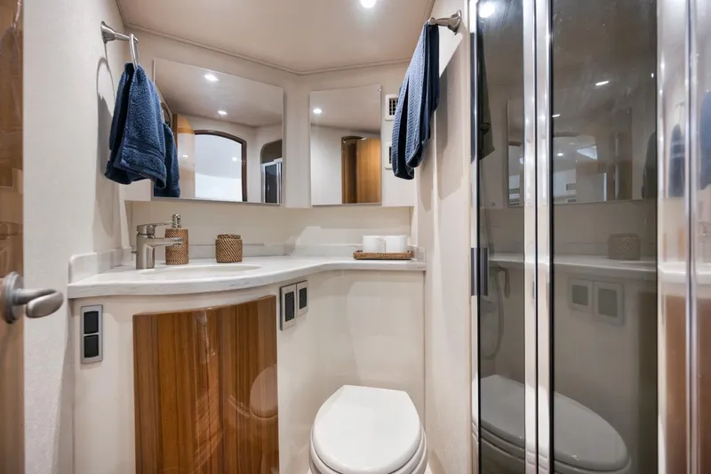 Gamechanger Yacht Photos Pics Viking 42 GAMECHANGER - Guest Head