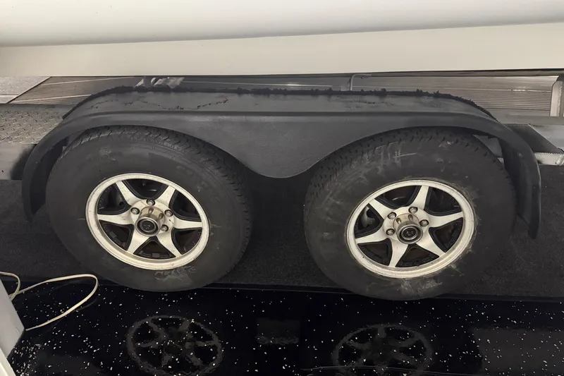 7.5m Hydrasol Rib Yacht Photos Pics Trailer wheels of a 2021 Sealegs 7.5M RIB, featuring dual tires and fender.