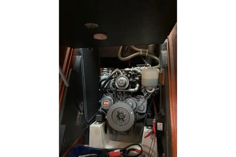  Yacht Photos Pics Engine compartment of 2006 Beneteau Oceanis Clipper 473 sailboat, showcasing mechanical components.