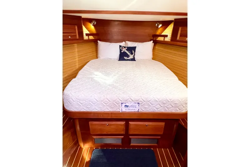 Island Time Yacht Photos Pics Luxurious cabin interior of 2006 Sabre 38 Hard Top Express yacht with cozy bed.