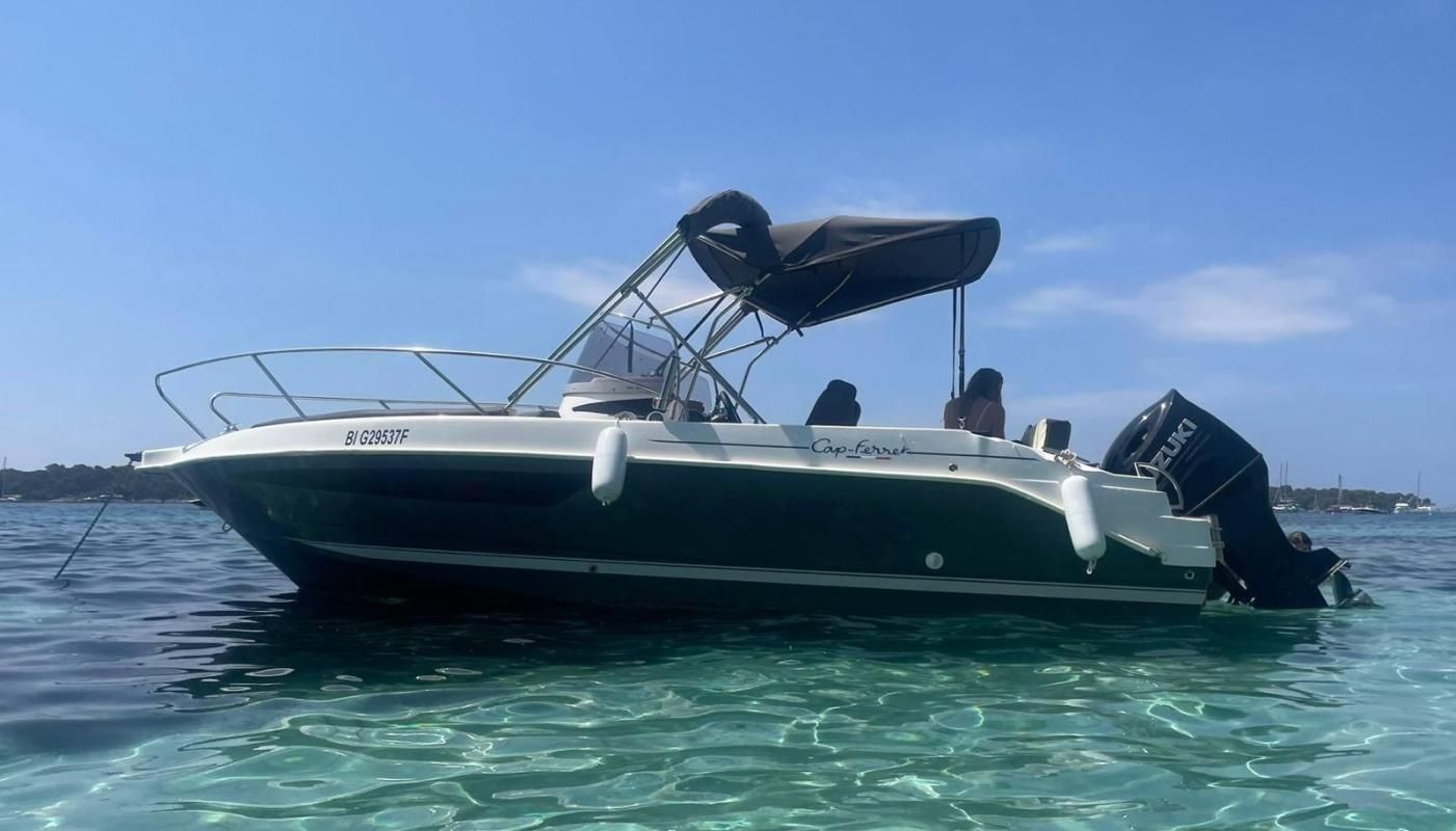 2021 B2 Marine CAP FERRET 702 SUNDECK