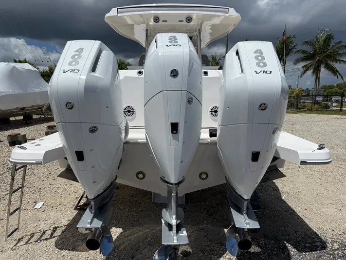  Yacht Photos Pics 2026 REGAL 38 SAV - Image 8