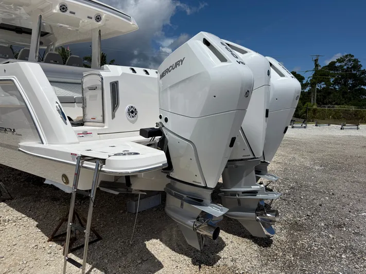  Yacht Photos Pics 2026 REGAL 38 SAV - Image 7