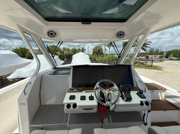  Yacht Photos Pics 2026 REGAL 38 SAV - Image 11