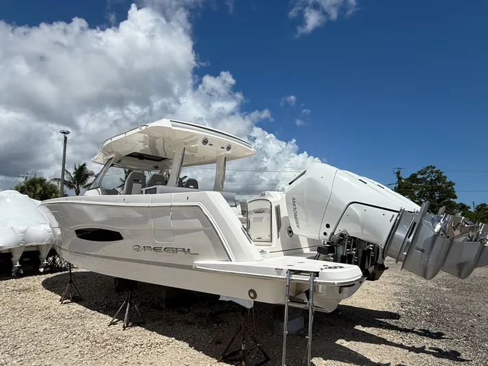  Yacht Photos Pics 2026 REGAL 38 SAV - Image 6