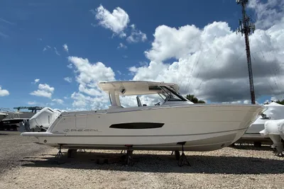 Regal 38 SAV