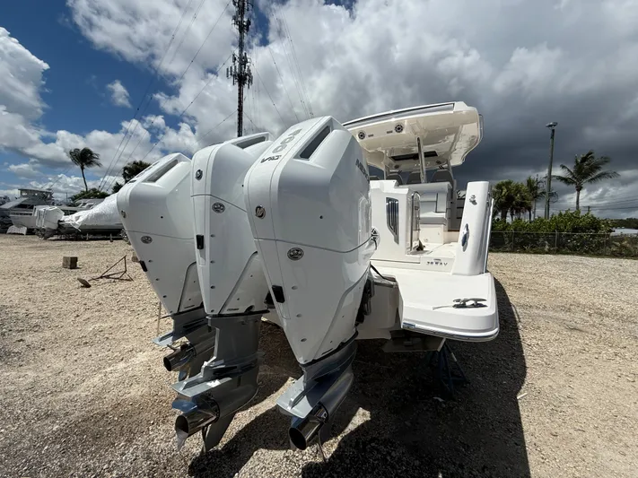  Yacht Photos Pics 2026 REGAL 38 SAV - Image 9