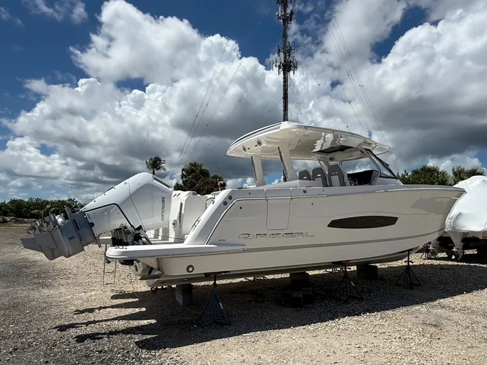  Yacht Photos Pics 2026 REGAL 38 SAV - Image 2