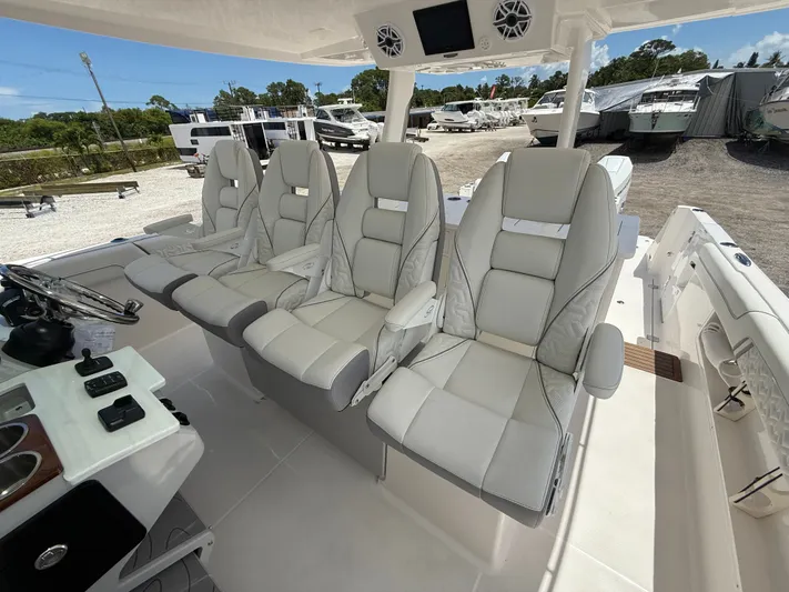  Yacht Photos Pics 2026 REGAL 38 SAV - Image 14