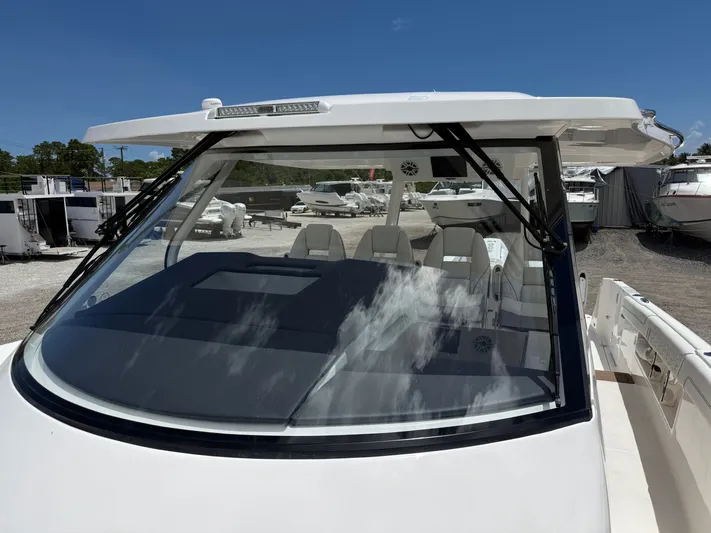  Yacht Photos Pics 2026 REGAL 38 SAV - Image 19