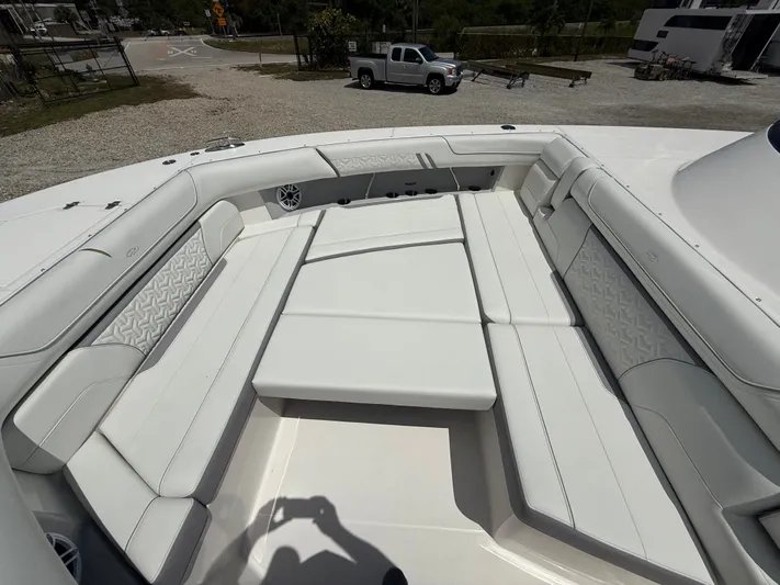  Yacht Photos Pics 2026 REGAL 38 SAV - Image 21