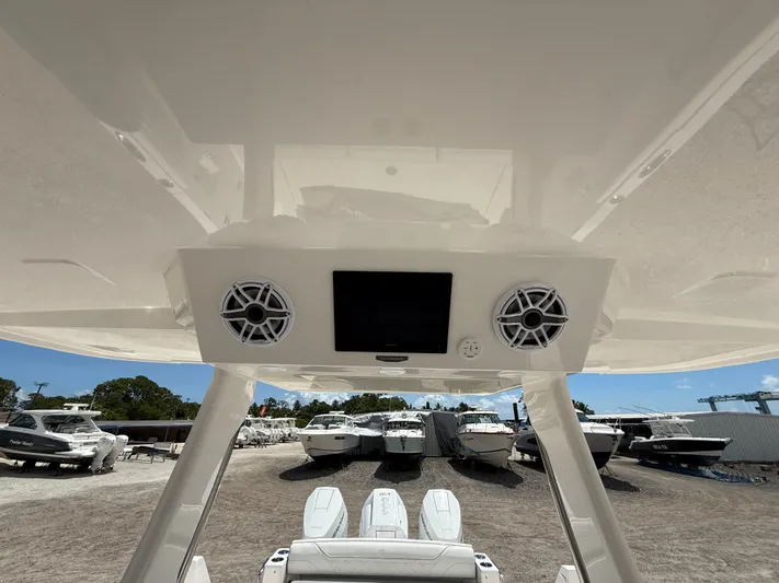  Yacht Photos Pics 2026 REGAL 38 SAV - Image 16