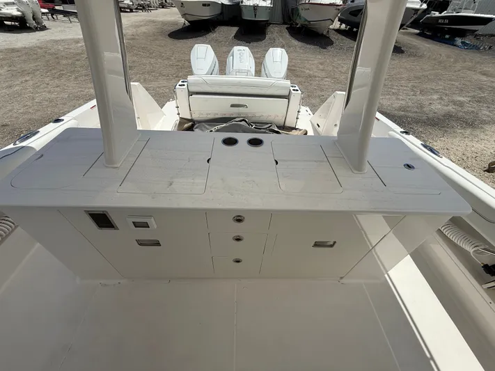  Yacht Photos Pics 2026 REGAL 38 SAV - Image 15