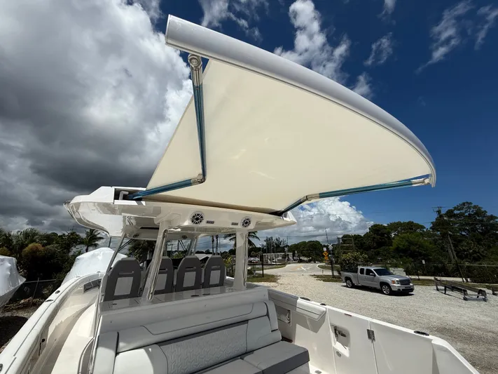  Yacht Photos Pics 2026 REGAL 38 SAV - Image 18