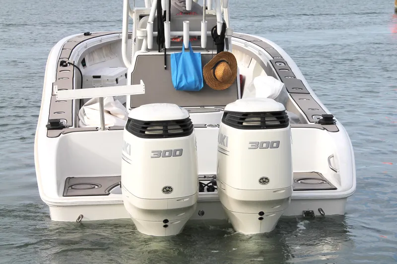  Yacht Photos Pics 2005 Yellowfin 31 Center Console boat with dual Suzuki 300 engines on water.