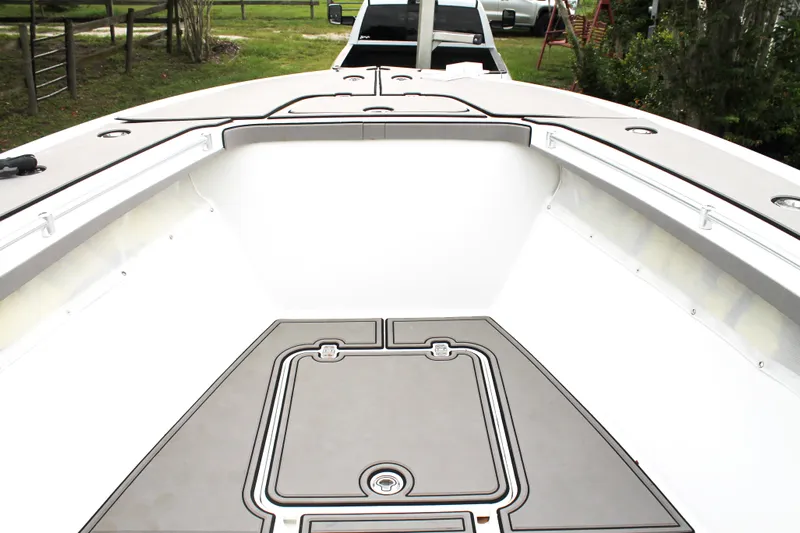  Yacht Photos Pics 2005 Yellowfin 31 Open boat deck, featuring spacious layout and sleek design.