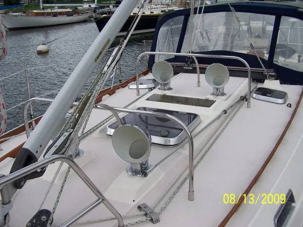 Chinook Yacht Photos Pics Solid Vang2