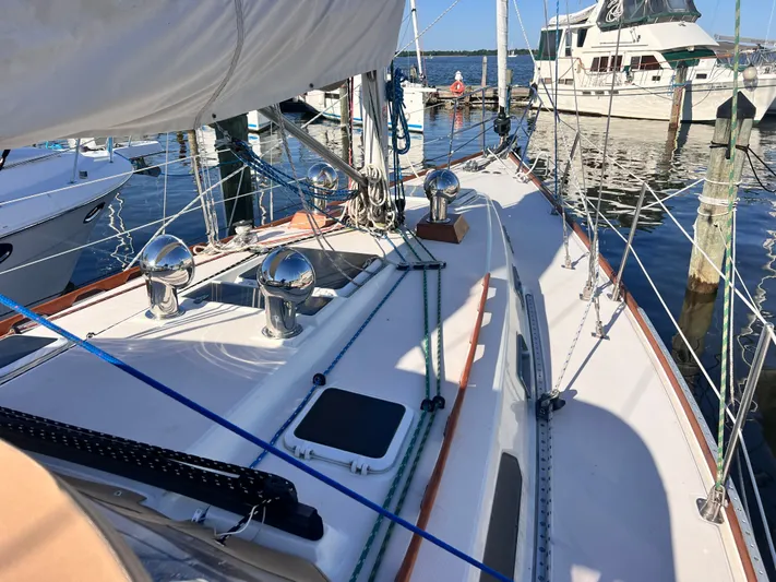 Magic Bus Yacht Photos Pics 