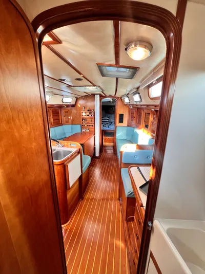 Magic Bus Yacht Photos Pics 