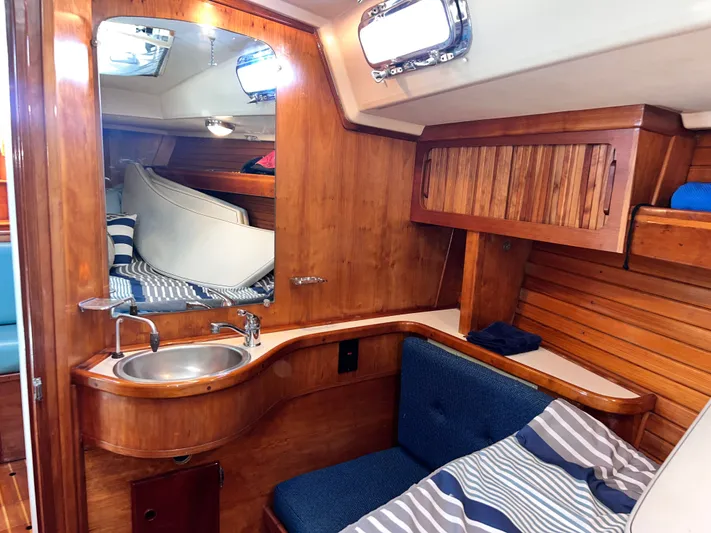 Magic Bus Yacht Photos Pics 