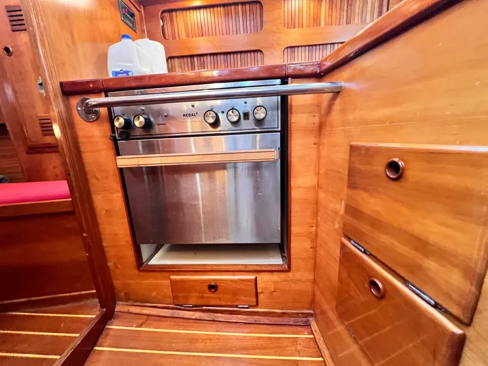 Magic Bus Yacht Photos Pics 