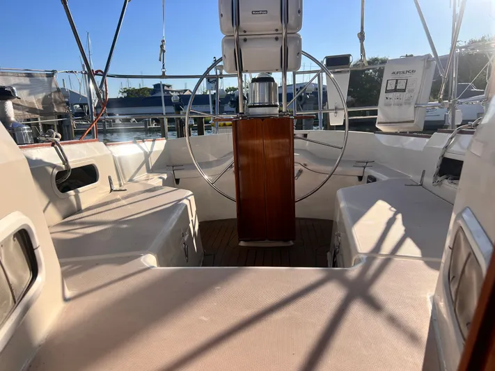 Magic Bus Yacht Photos Pics 