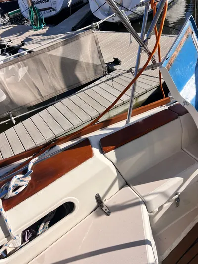 Magic Bus Yacht Photos Pics 