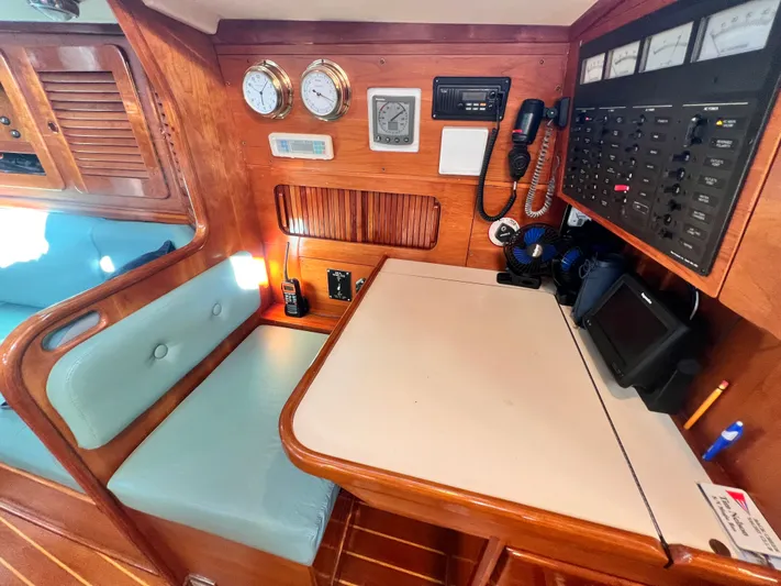 Magic Bus Yacht Photos Pics 