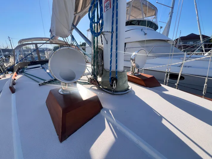 Magic Bus Yacht Photos Pics 