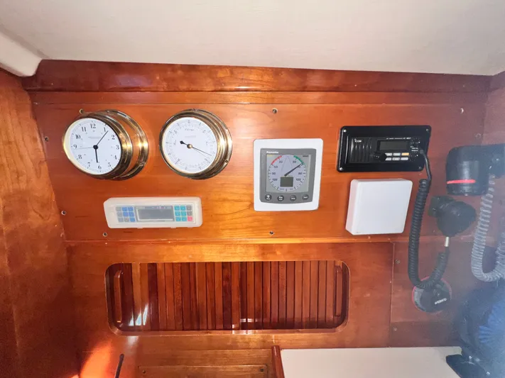 Magic Bus Yacht Photos Pics 