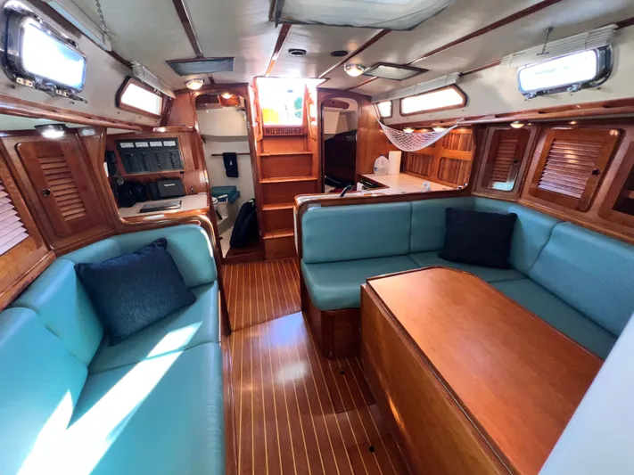 Magic Bus Yacht Photos Pics 