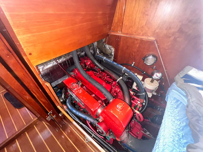 Magic Bus Yacht Photos Pics 