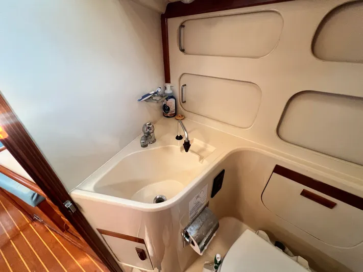 Magic Bus Yacht Photos Pics 