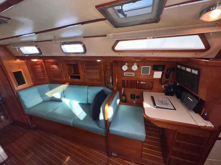 Magic Bus Yacht Photos Pics 