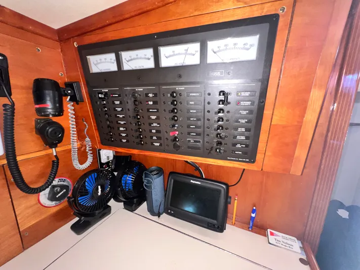 Magic Bus Yacht Photos Pics 