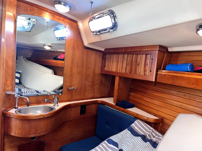 Magic Bus Yacht Photos Pics 