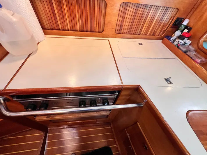 Magic Bus Yacht Photos Pics 