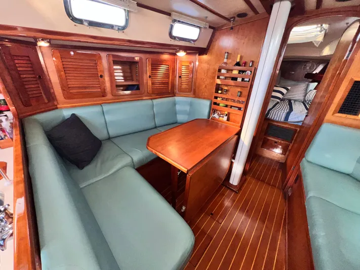 Magic Bus Yacht Photos Pics 