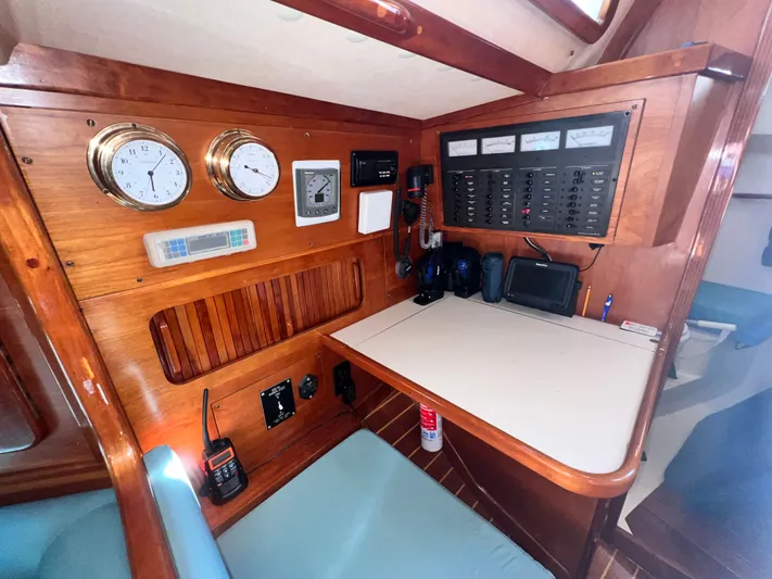 Magic Bus Yacht Photos Pics 