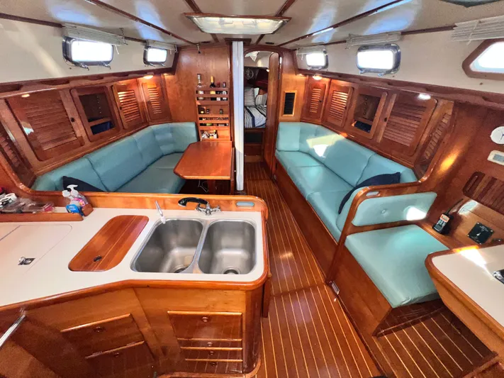 Magic Bus Yacht Photos Pics 