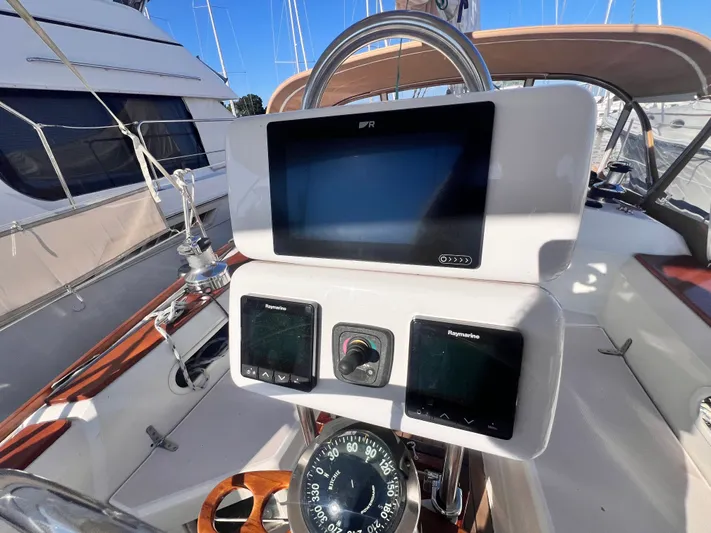 Magic Bus Yacht Photos Pics 