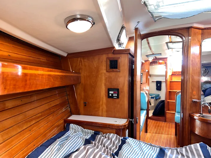 Magic Bus Yacht Photos Pics 